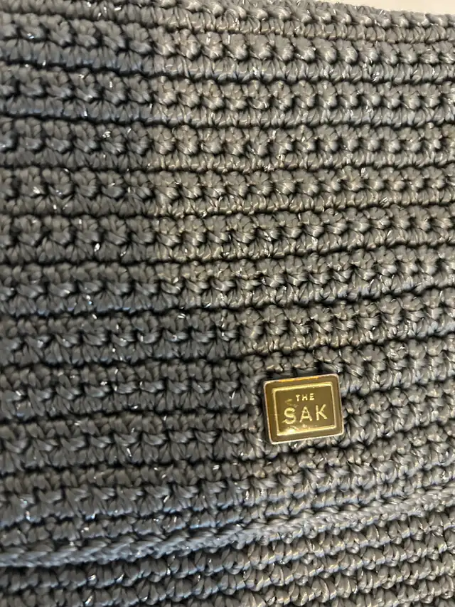 Gold tone/ grey crochet / snakeskin purses in Women's - Bags & Wallets in Barrie - Image 6