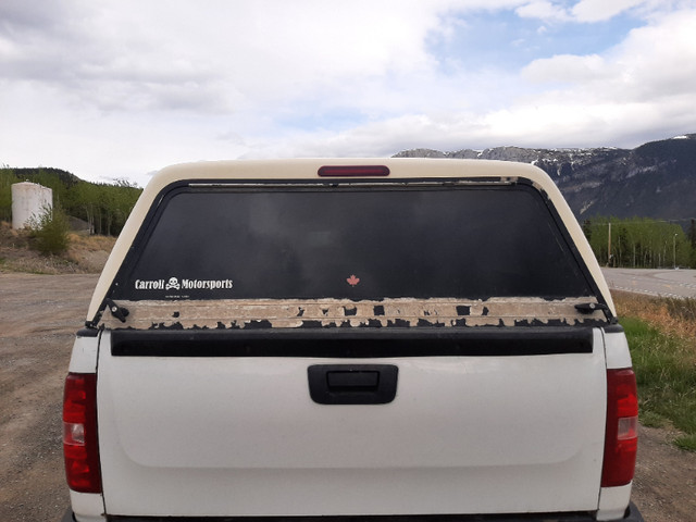 2000 to 2007 GMC/CHEV TRUCK CANOPY in Other Parts & Accessories in Whitehorse - Image 2