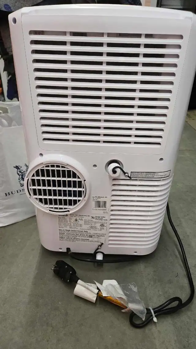 Lightly Used Portable Air Conditioner in General Electronics in Calgary - Image 4