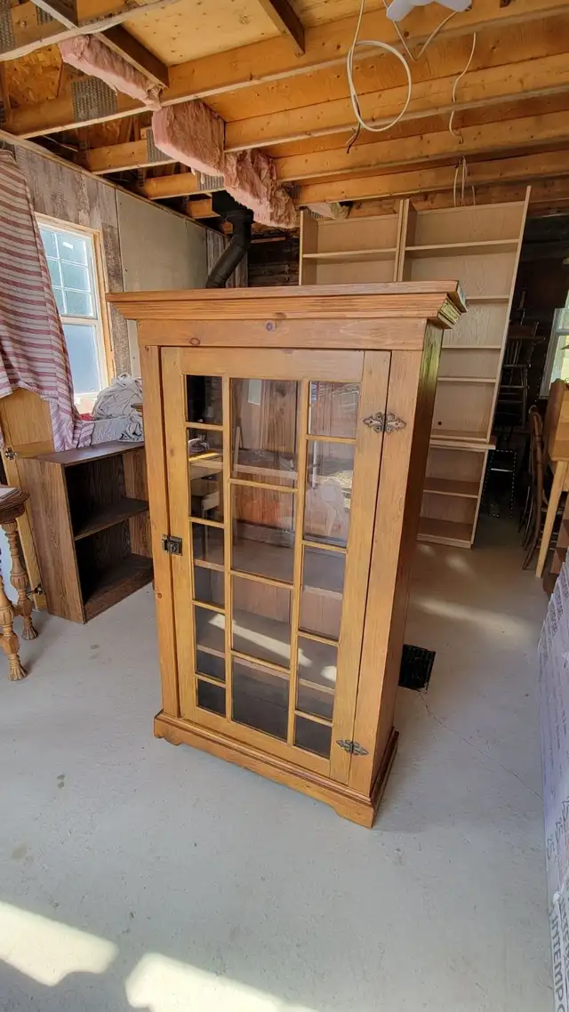 3 armoires antique en pin in Dressers & Wardrobes in Lanaudière - Image 4