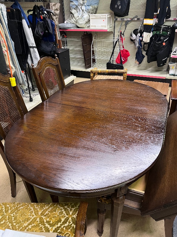 Walnut Dining Table with 5 Chairs and 2 Leaves 1970's Dining Tables