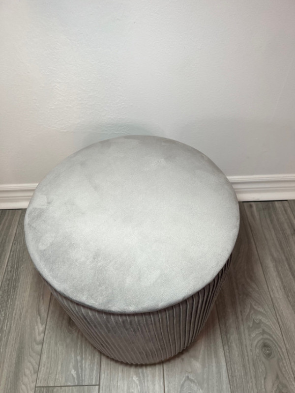 Grey Gold Velvet Tufted Storage Ottoman Chair Stool Chair in Home Décor & Accents in Markham / York Region - Image 4