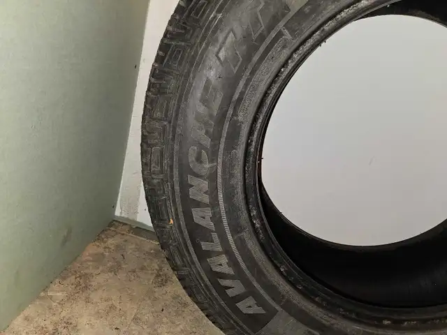 4 X pneus d'hiver 275/65R18 in Tires & Rims in Laurentides - Image 3
