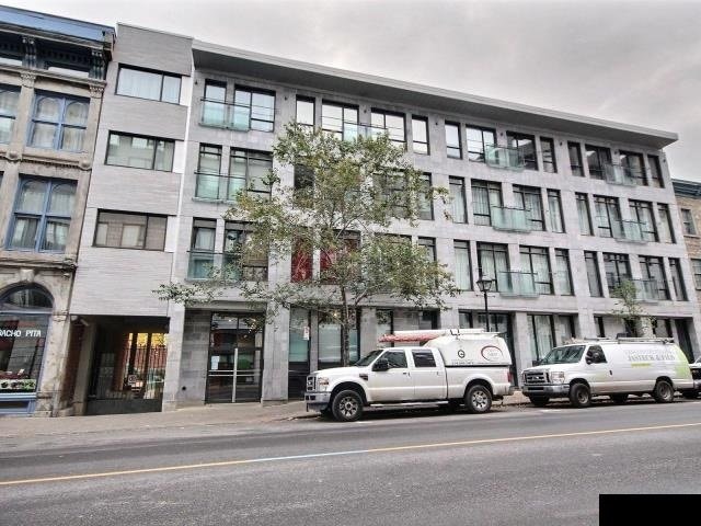 One month free-Old Port Montreal - $2,350/M-One Bedroom (3 1/2) — photo 1