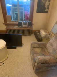 Room for rent in west end 