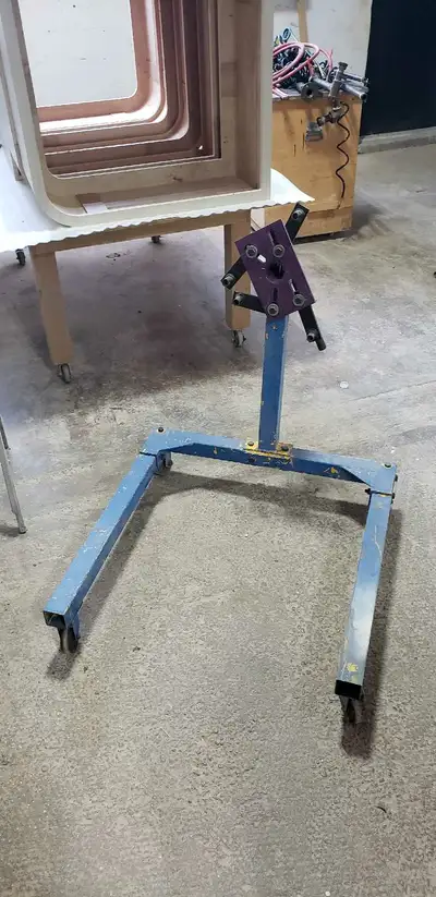 Engine stand in working condition 100 obo Call Eddie at 5192428425