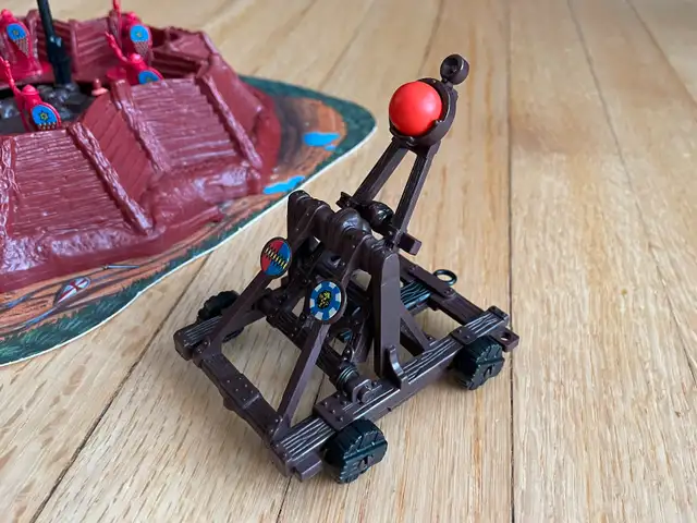 Siege - Catapult Board Game in Toys & Games in Ottawa - Image 5