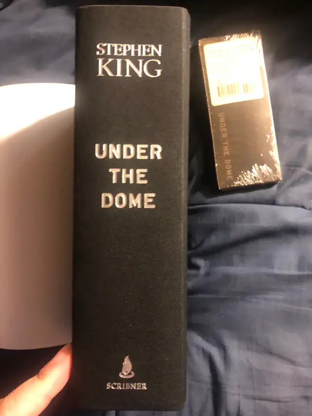 Under The Dome Illustrated edition - Stephen King in Fiction in Markham / York Region - Image 9