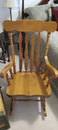 Solid Rock Maple Colonial-Style Rocking Chair