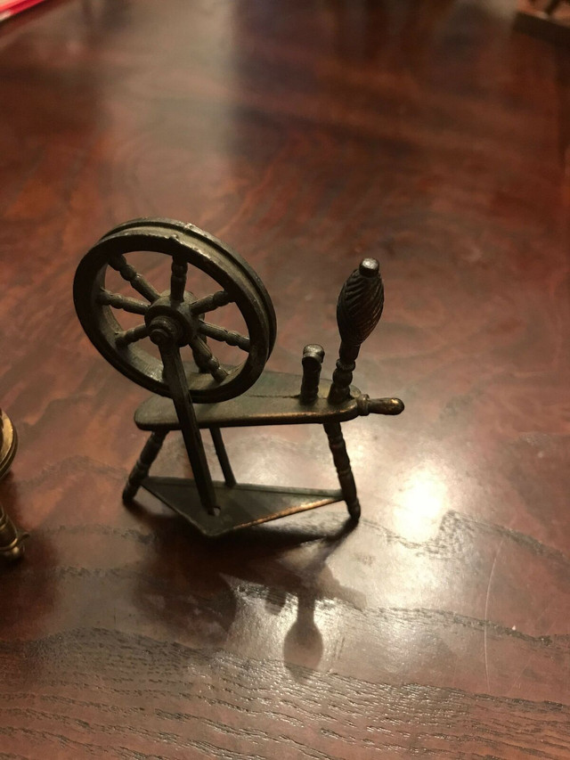 Vintage decorative miniature brass spinning wheels .3” in Arts & Collectibles in Markham / York Region - Image 2