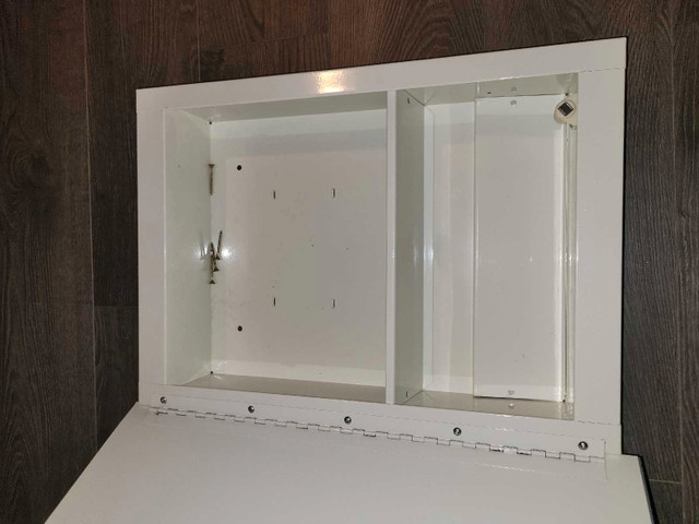 Small medicine cabinet  in Plumbing, Sinks, Toilets & Showers in Chatham-Kent - Image 3