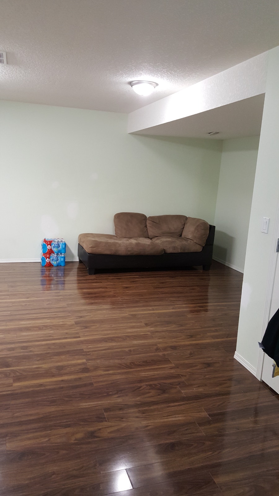 SEPARATE ENTRY BASEMENT: Free WiFi LAUNDRY, UTILITIES SADDLETOWN 3