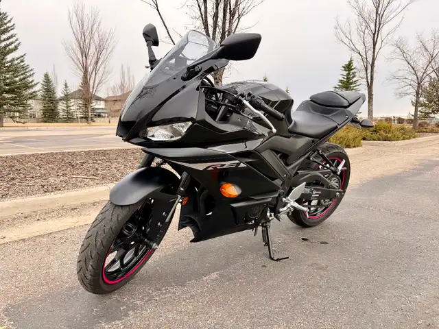 2024 Yamaha YZF-R3 – Single Owner – Only 2,304 km in Sport Bikes in Calgary - Image 2