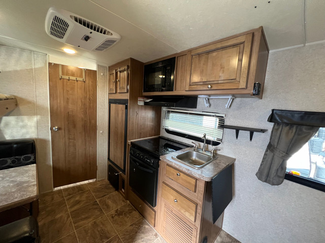 2016 Forest River Mini Lite 1905, Bunk Beds in Travel Trailers & Campers in Oshawa / Durham Region - Image 3