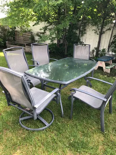 Patio Set with 5 chairs and Umbrella