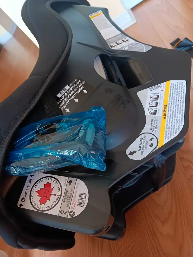 Car Seat in Strollers, Carriers & Car Seats in Oakville / Halton Region - Image 3