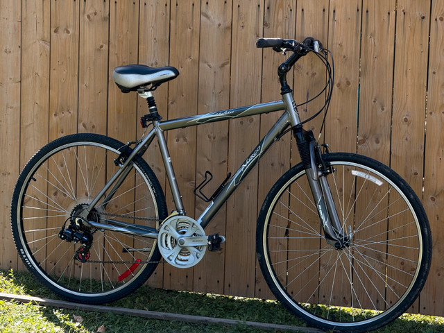Like new Commuter bike Norco Malahat Large size  in Mountain in St. Catharines