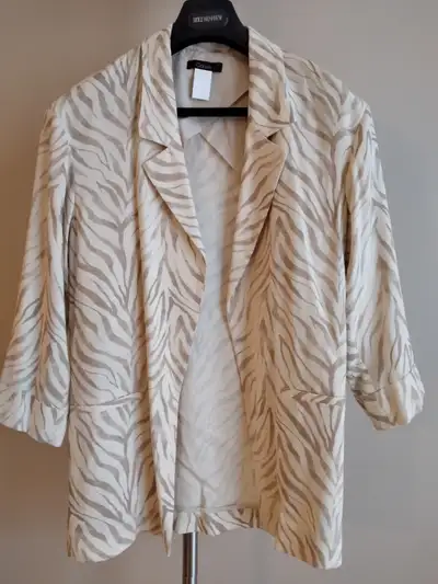 New women’s natural fabrics blazer size S, View more