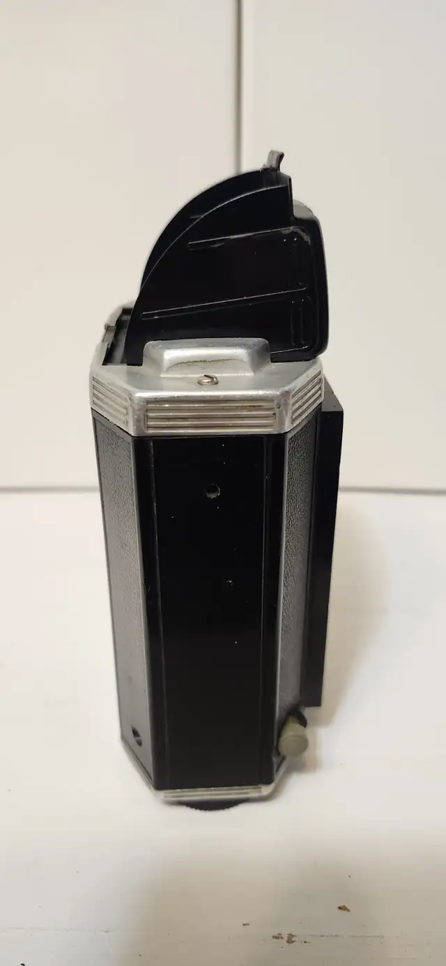 Vintage Brownie Reflex Camera64840222110979121