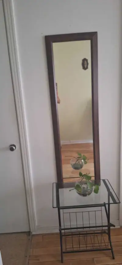 Miroir et petite table en fer pour le salon ou un petit coin ., View more