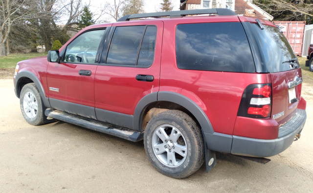 2006 ford explorer in Cars & Trucks in Owen Sound - Image 2