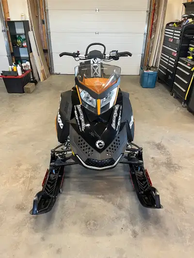 2013 Summit with only 2900 kms. In very good condition with the only blemish a scratch on the left p...