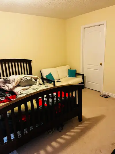 Master bedroom for rent in Brampton close to all amenities next to the plaza bus stop and banks.Avai...