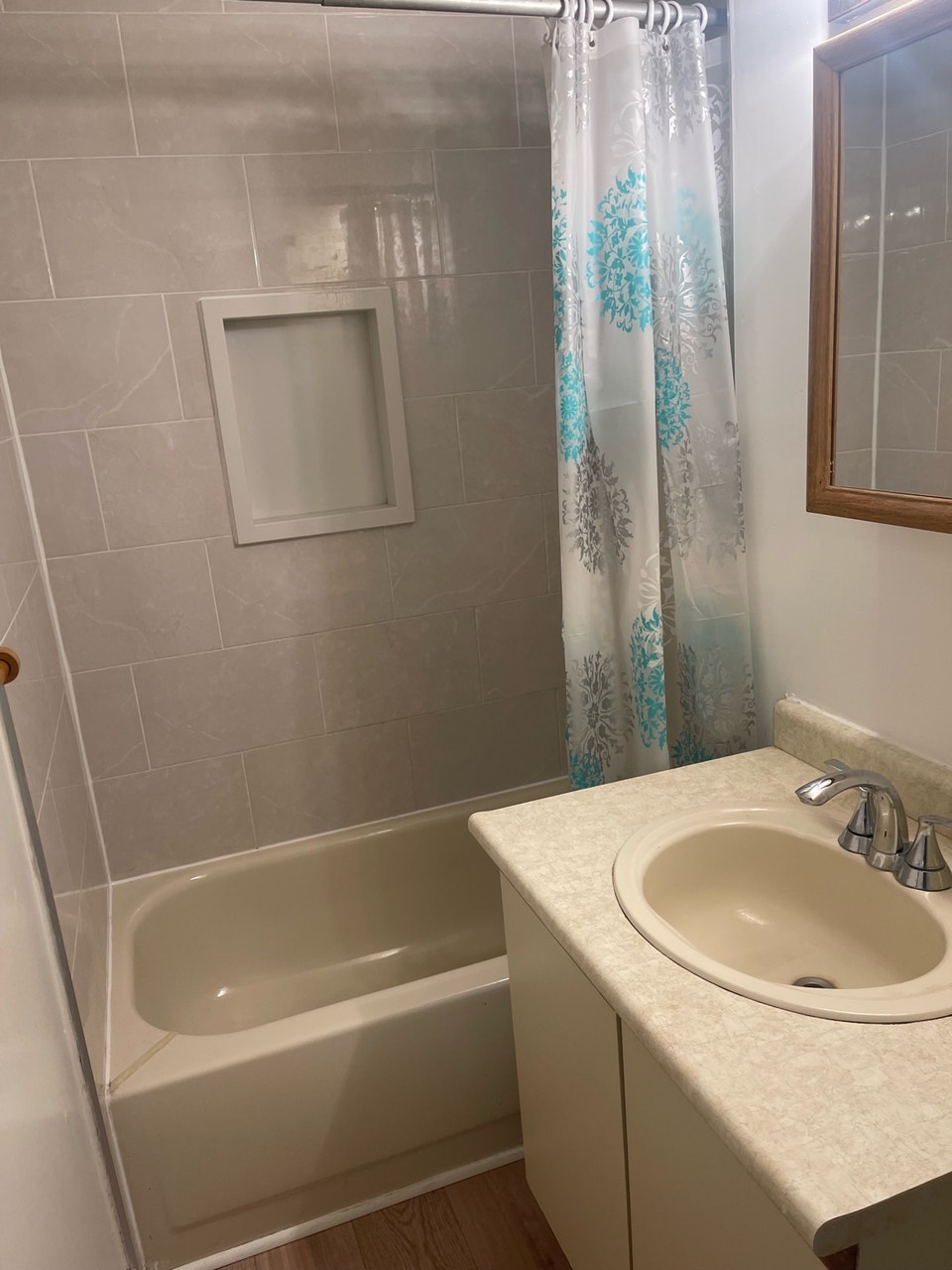 Square One clean bsmt,  apt $1650 5