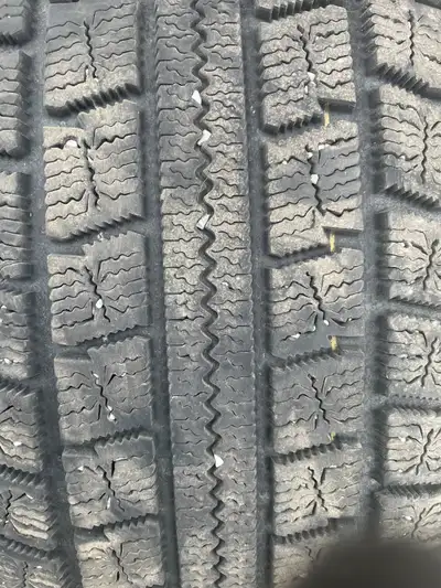 Nitto SN2 en bon état. Vendus car changé d'auto... Taille 225 / 65R17 4 pneus 275$ négociable