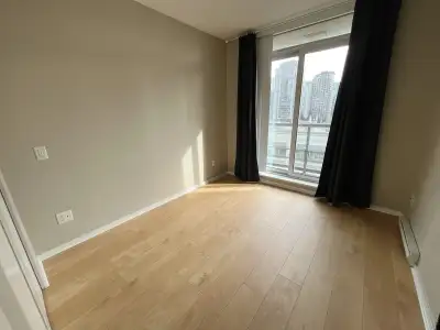 Private Room w/ Ensuite + Balcony in Yaletown A bright private bedroom with its own bathroom and bal...