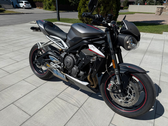 Triumph Street Triple RS 765 dans Motos sport  à Ville de Montréal