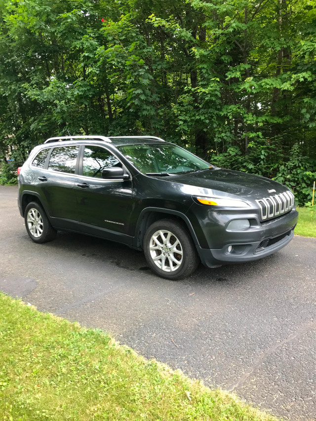 2015 JEEP Cherokee North, moteur V6 de 3.2 L dans Autos et camions  à Lévis - Image 2