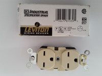 Prise  6-15R   250V 15 ampères  couleur ivoire - Leviton