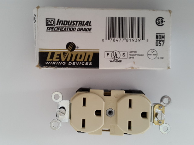 Prise  6-15R   250V 15 ampères  couleur ivoire - Leviton dans Électricité  à Laval/Rive Nord