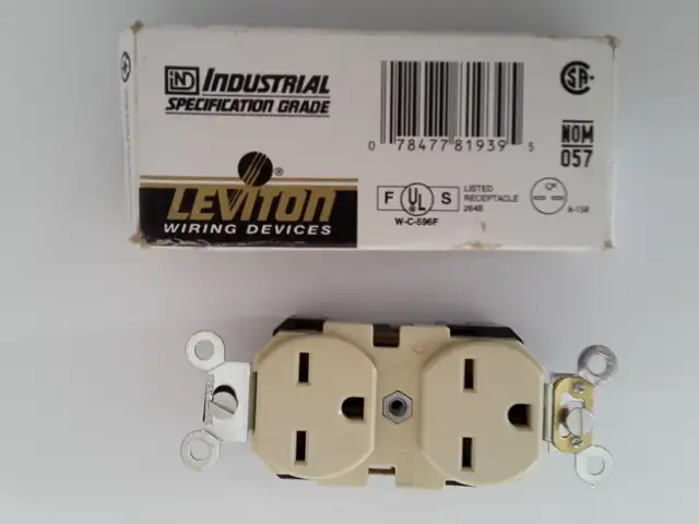 Prise  6-15R   250V 15 ampères  couleur ivoire - Leviton in Electrical in Laval / North Shore - Image 2