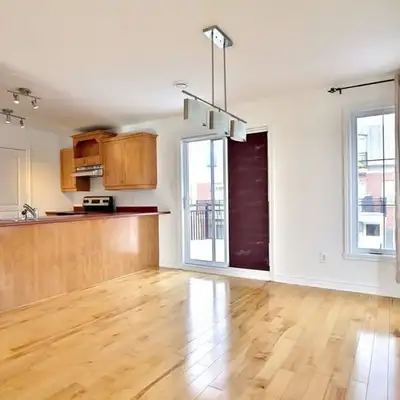 Duplex Condo in Brossard – 2 Bed + 2 Bathroom + 2 Parking!