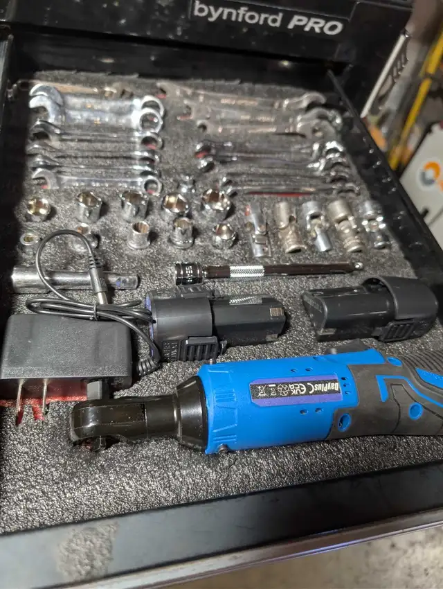 top and roll cab with tools423857307821680646