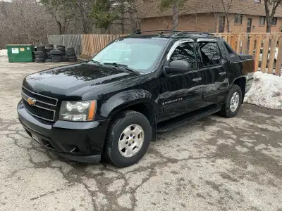 2009 Chevy Avalanche 1500 4X4 5.3 L V8 auto 184000 kms in very good condition ,runs and drives great...