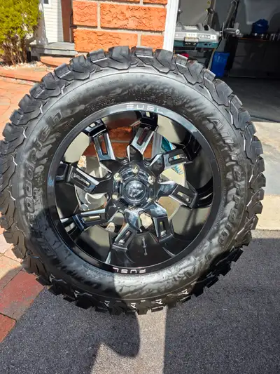 Hi, i am selling my BF GOODRICH TIRES they are 35 x 12.5 x 20. There are 5 of them 2 brand new, 3 us...