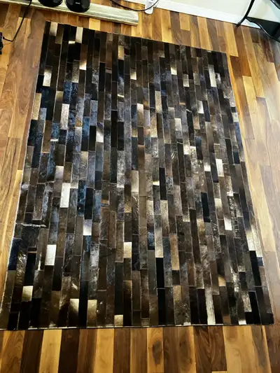 Cowhide rug - tapis en peau de vache, View more