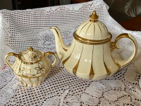 China Teapot & Sugar bowl