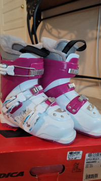 Nordica Little Bell ski boots 