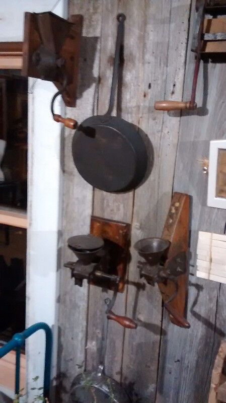 Lampe à l'huile aladin, moulin à café, épluche pomme. dans Art et objets de collection  à Shawinigan - Image 3