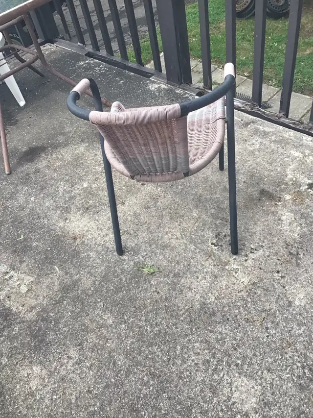 chaise en rotin pour extérieur  in Patio & Garden Furniture in Longueuil / South Shore - Image 3