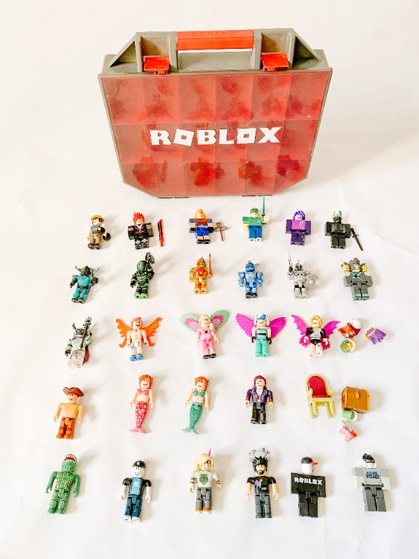 Roblox Collection with Collectors Toolbox Arts & Collectibles