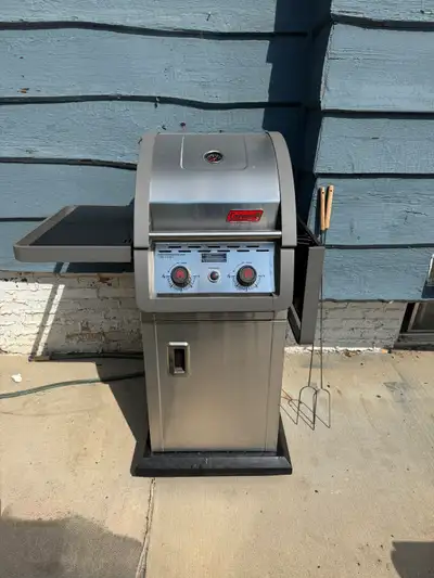 Hardly used! Includes cover, tools, and manual. Electric igniter switch is broken, but the bbq can s...