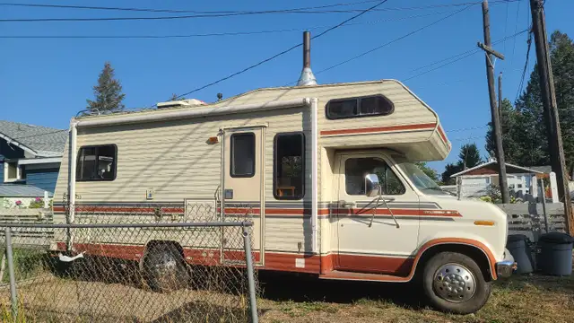 1984 Ford E350 Empress 23Foot Motor home in RVs & Motorhomes in Cranbrook - Image 3