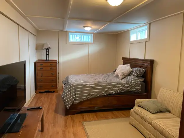 Large Room for Rent Meaford in Short Term Rentals in Owen Sound - Image 2