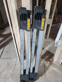 2 Chevalets DEWALT en métal repliable