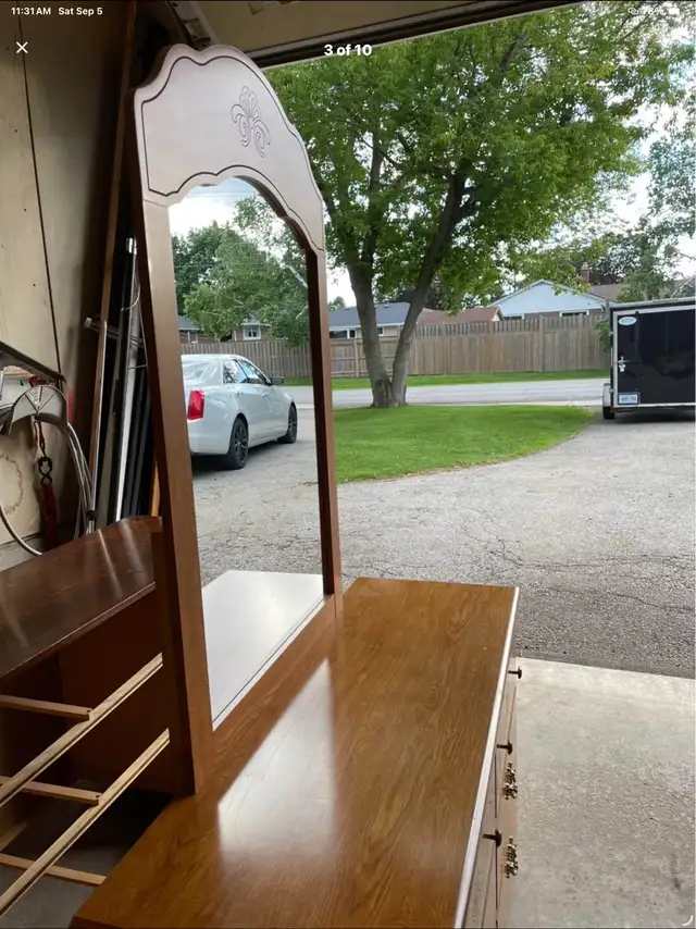 2 Piece Vintage Matching Furniture With Mirror Strong & Sturdy  in Dressers & Wardrobes in Oshawa / Durham Region - Image 4